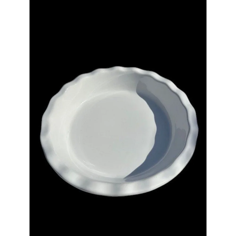 Signature Housewares White Stoneware Ruffled Fluted Rim 10.5 Inch Pie Dish Baker